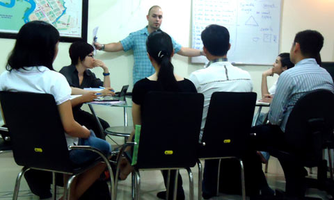 Cho nhân viên học tiếng Anh, nâng “chất” nguồn nhân lực