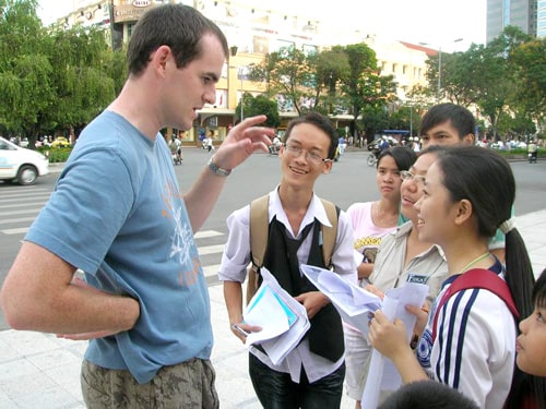 học tiếng anh giao tiếp với người bản ngữ