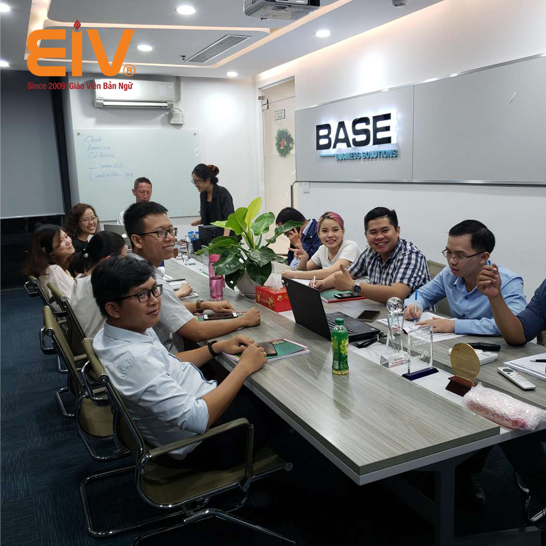Nhân viên công ty Base Business Solutions tham gia khóa học tiếng anh thương mại dành cho doanh nghiệp
