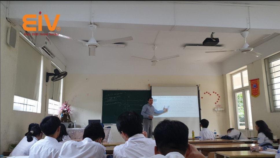 Giáo viên bản ngữ EIV Education giảng dạy tại các trường THPT