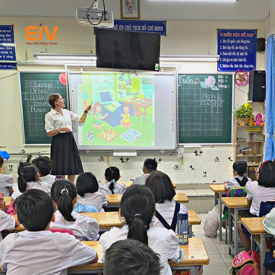 GVNN EIV dạy tại trường tiểu học
