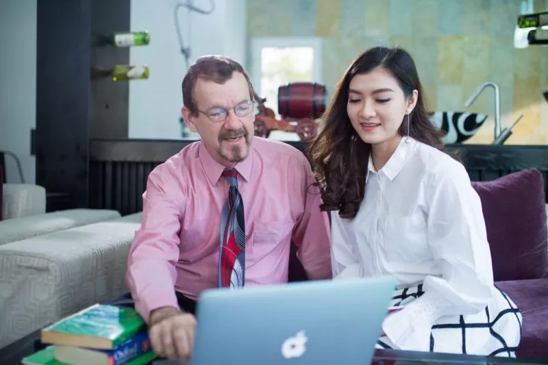 Giá thuê giáo viên bản ngữ