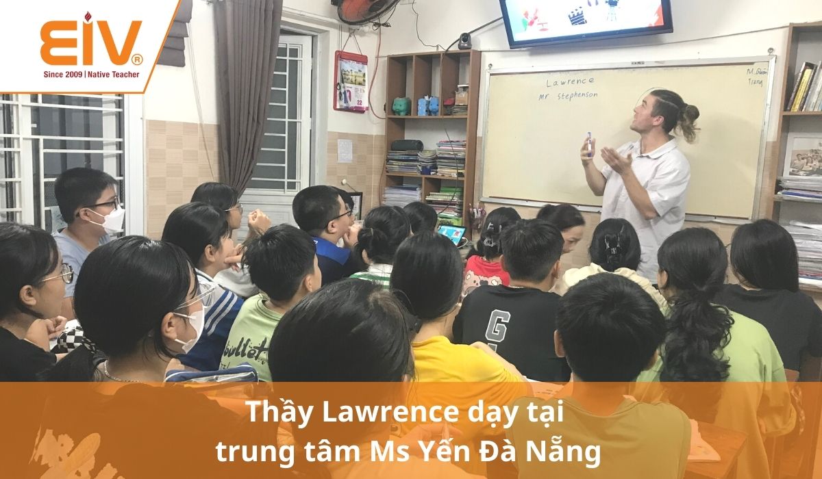 Thay Lawrence day tai trung tam Ms. Yen