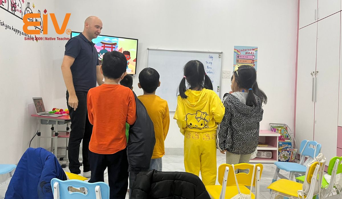 Giáo viên bản ngữ EIV dạy tại Up&Up English Center Đà Nẵng