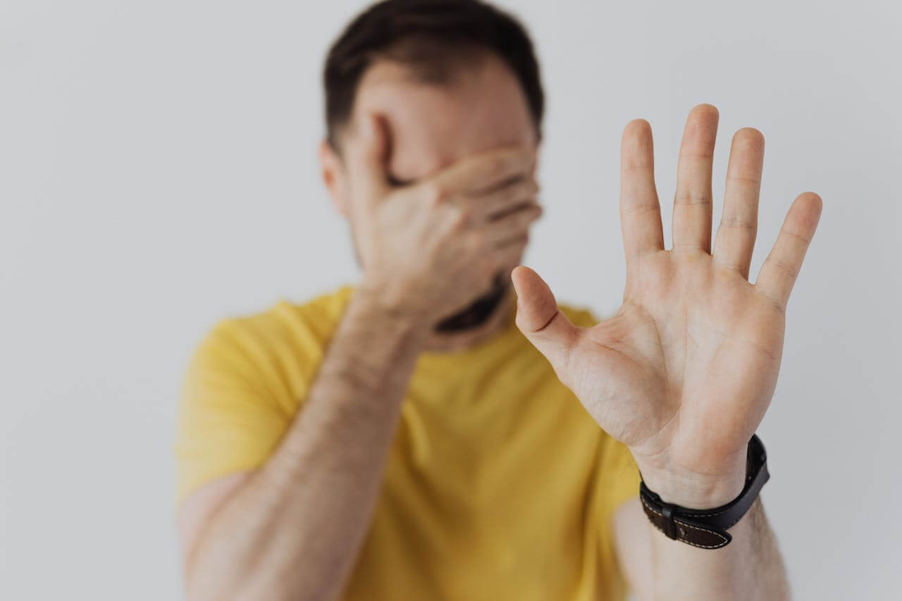 Cách phân biệt Refuse và Deny - Hai từ dễ nhầm lẫn nhất