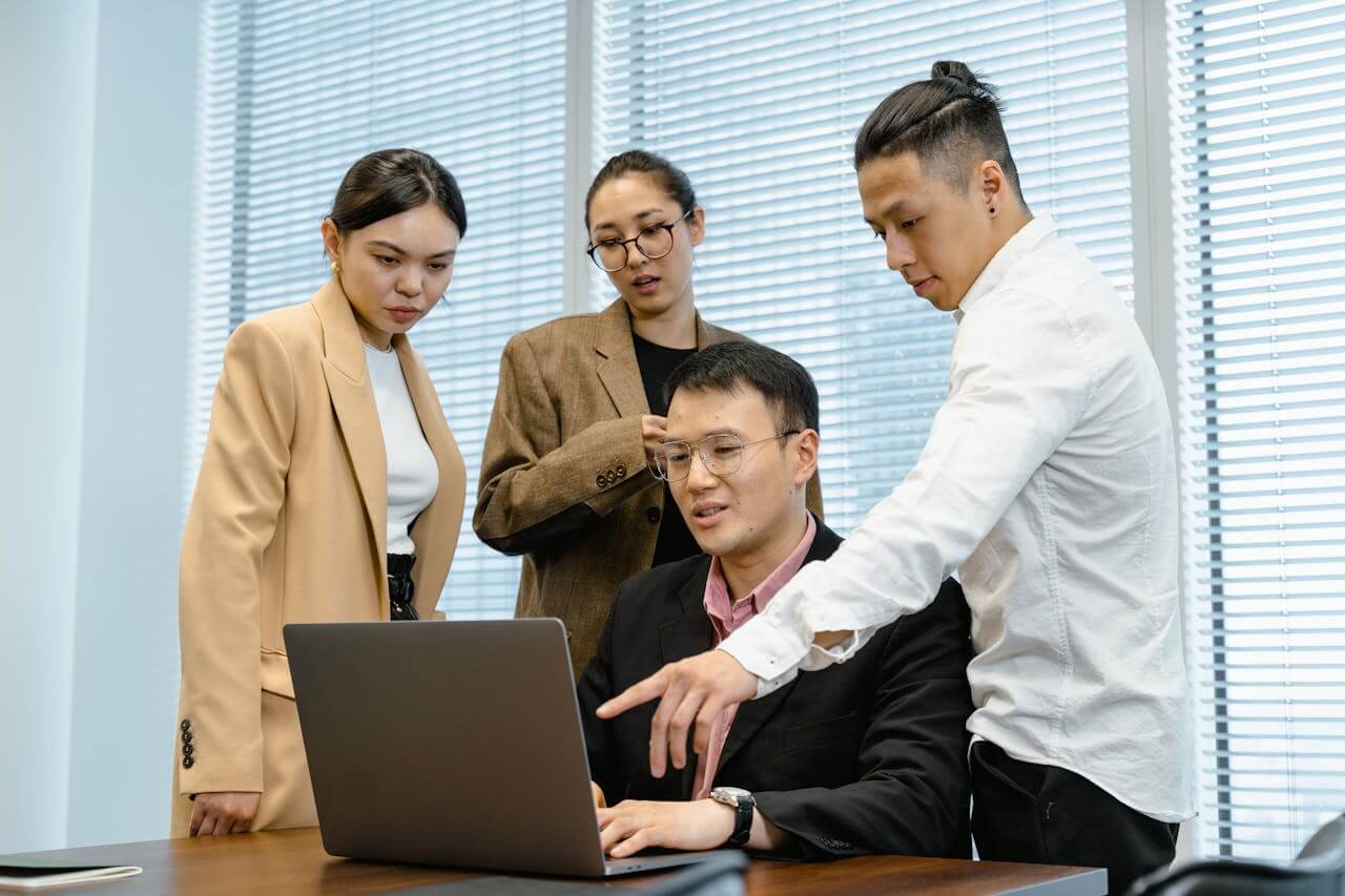 Từ đồng nghĩa và cụm động từ liên quan đến Want