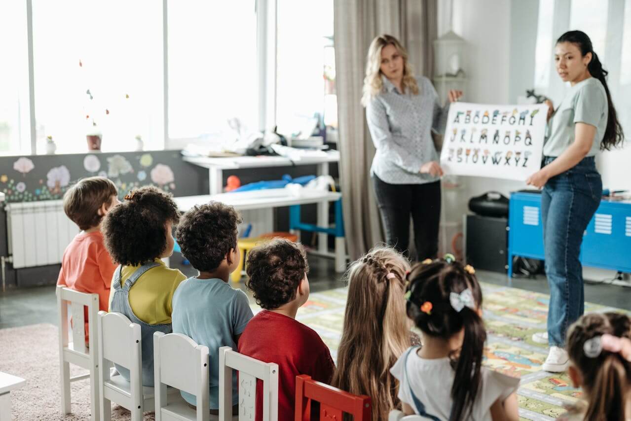 Các yêu cầu khác để giáo viên nước ngoài làm việc hợp pháp tại Việt Nam