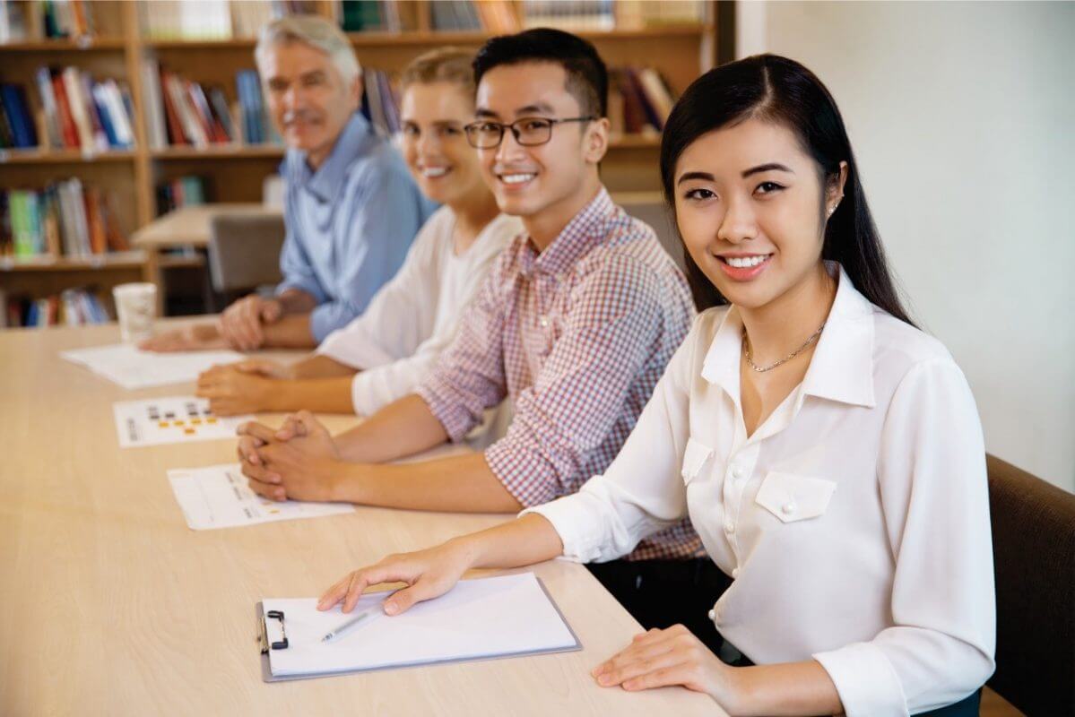 Không Bắt Buộc Giáo Viên Có Chứng Chỉ Ngoại Ngữ