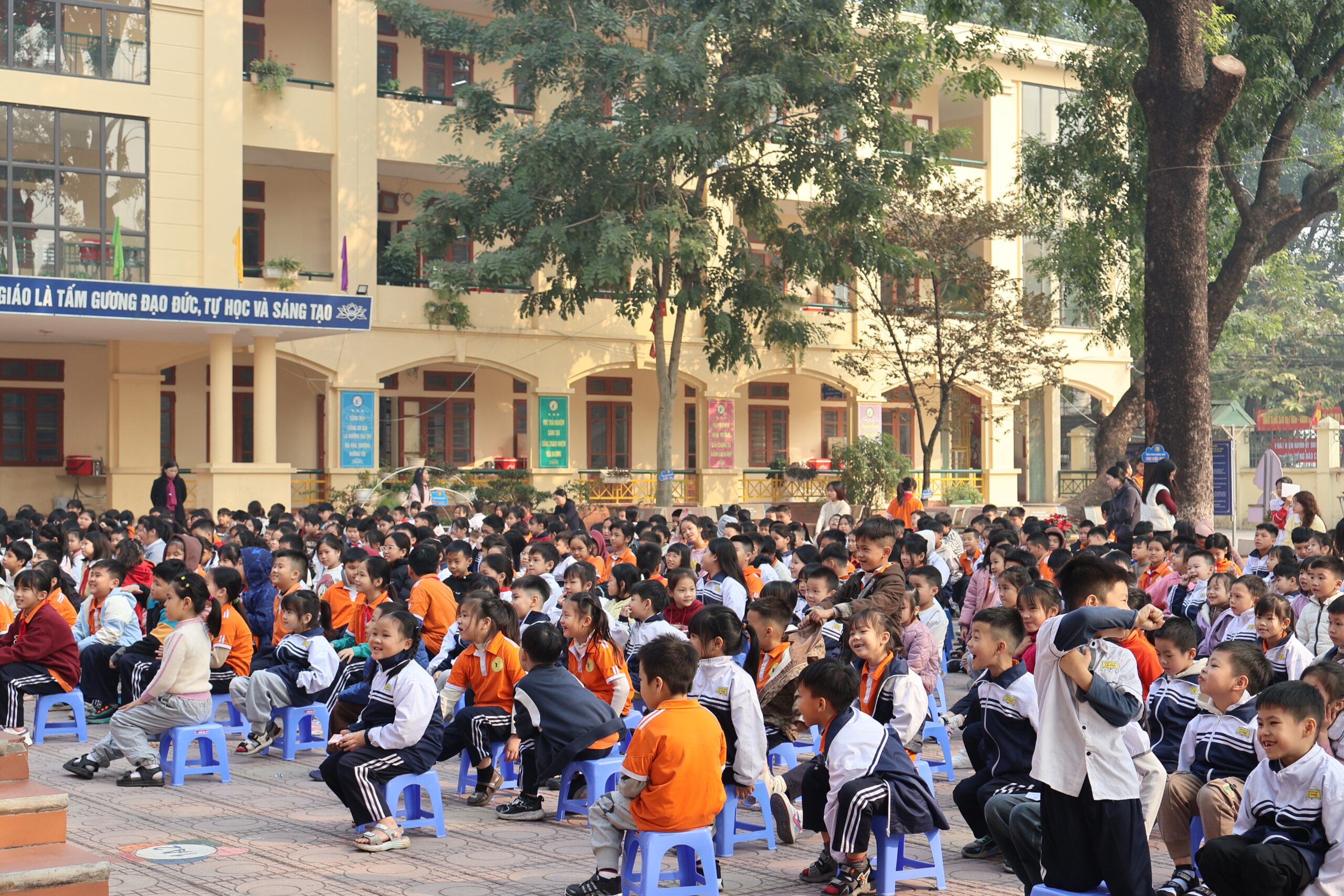 Chương trình “Thế Giới Diệu Kỳ” – Hoạt động trải nghiệm tiếng Anh cùng EIV tại Trường Tiểu Học La Phù