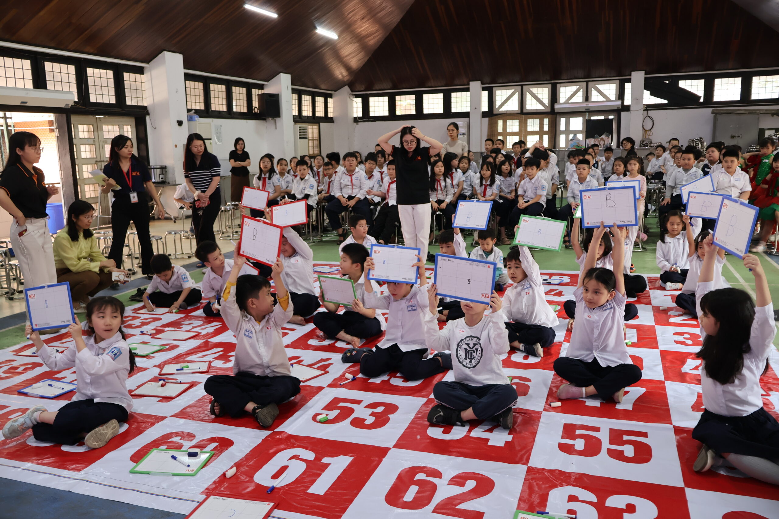 Chương trình Rung Chuông Vàng diễn ra sôi nổi tại trường PTDL Hermann Gmeiner